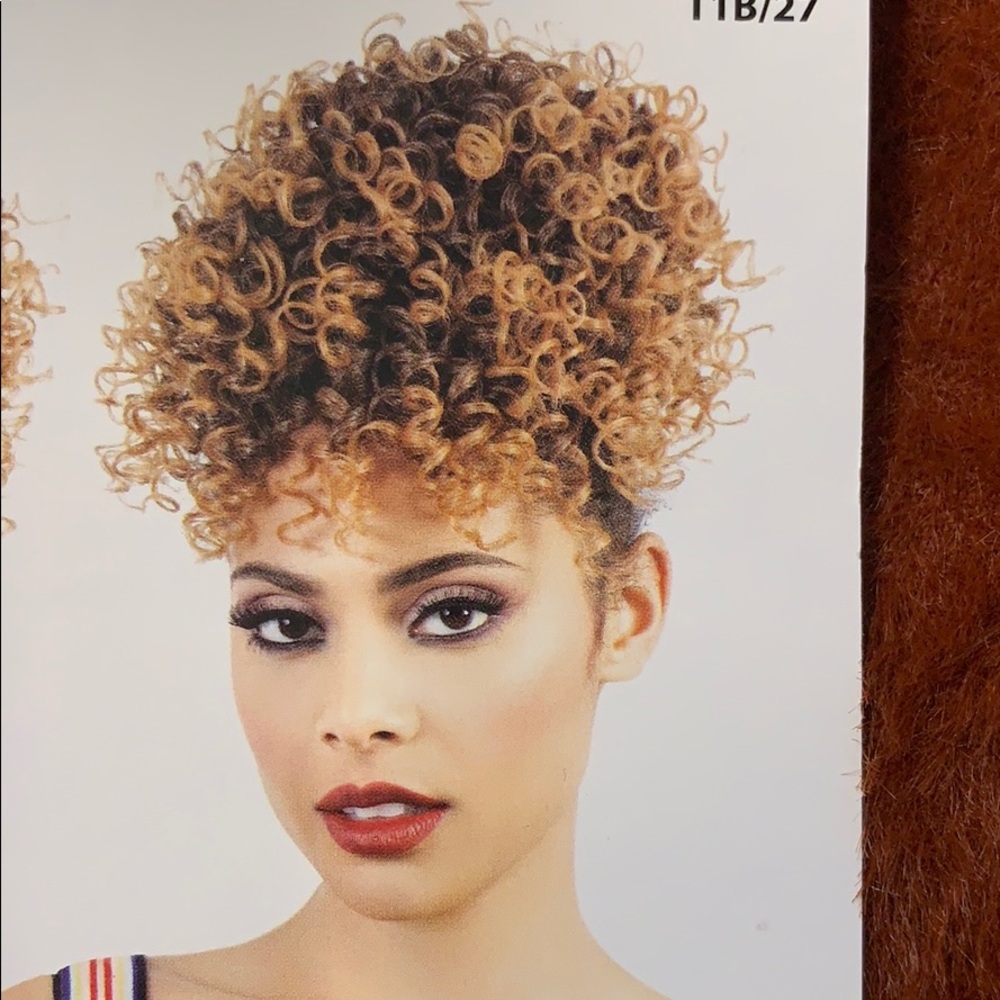 Curly hair 👩‍🦱 wallet free included! 🦑